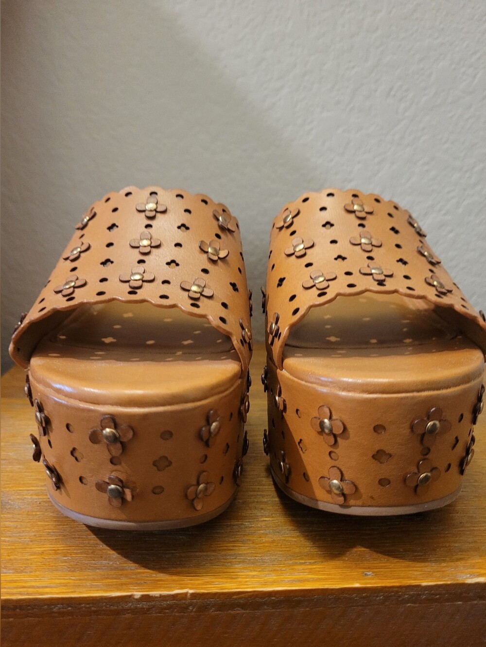 Larroude Brown Floral Laser-Cut Studded Platform Slide Heels, Sz10 - Picture 6 of 15